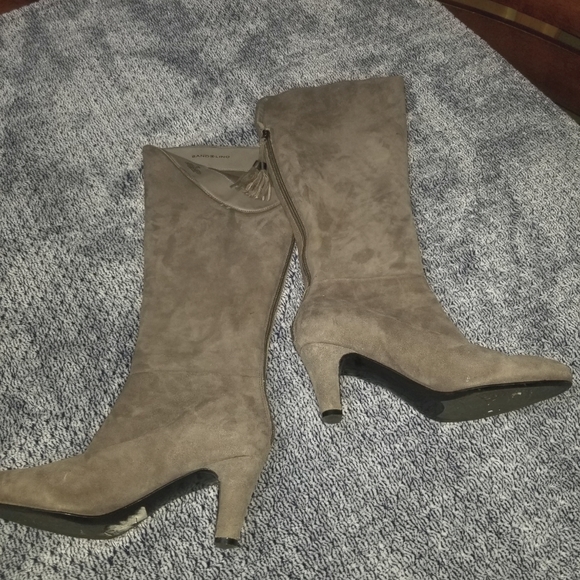 Suede boots and sandals - Picture 3 of 10